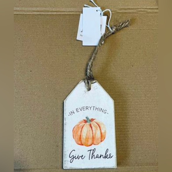 *In Everything Give Thanks Pumpkin Wood Tag - Picture 3 of 6
